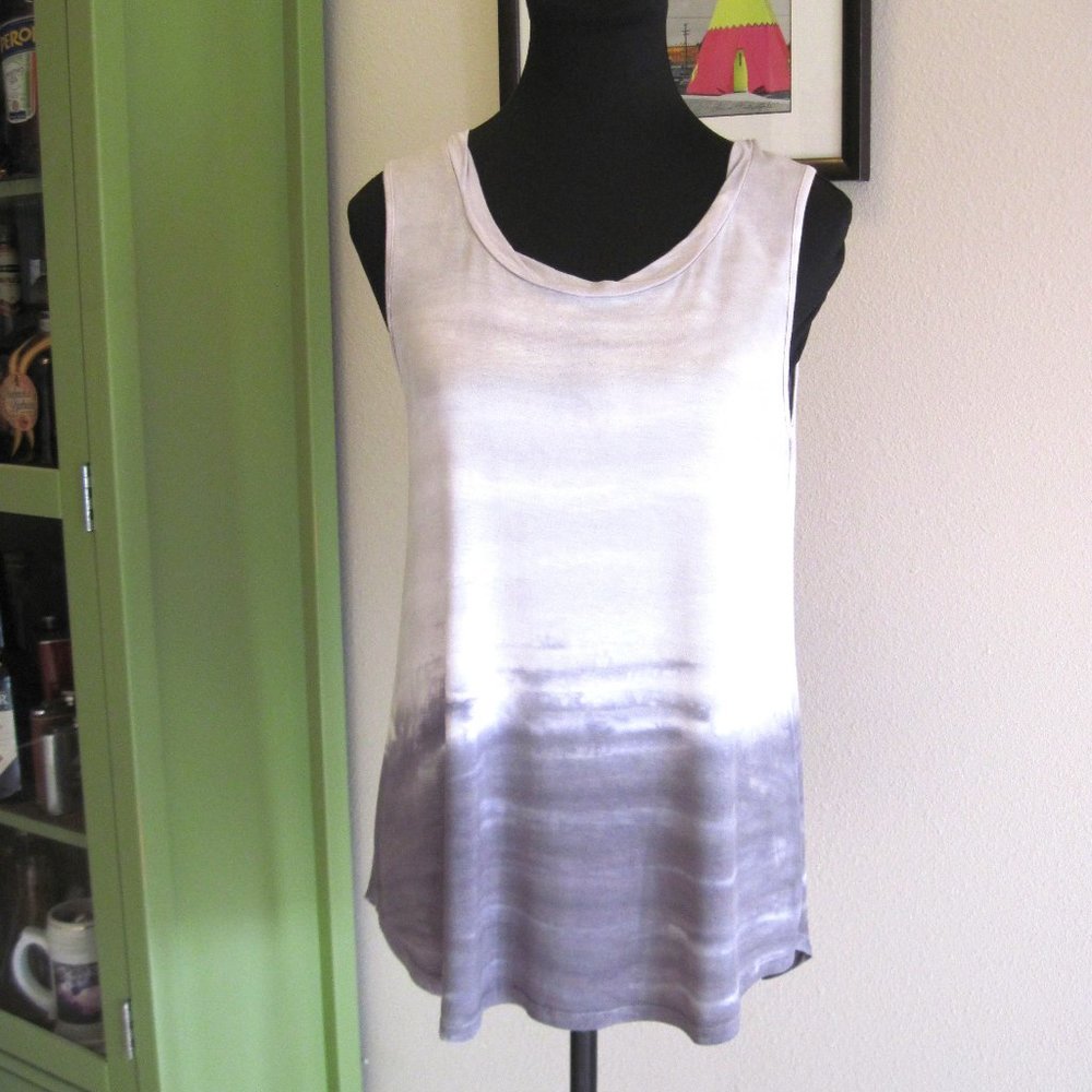 Cable & Gauge Sleeveless Ombre Knit Top